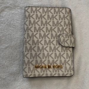 Michael Kors Jet Set Logo passport case wallet